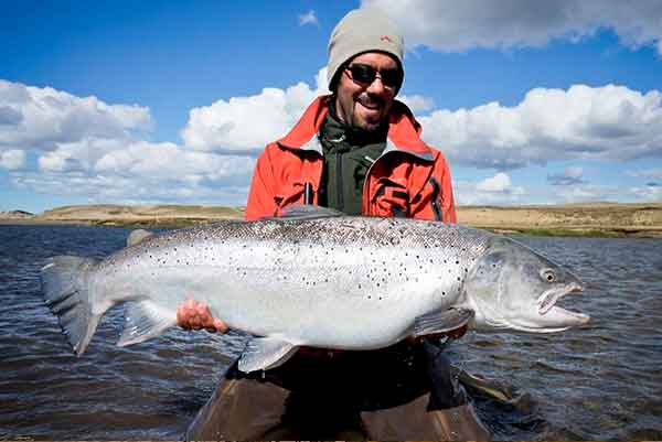 sea-trout-rio.-grande-tierra-del-fuego-fly-fishing-lodge-kau-tapen-villa-maria-betty-hom4